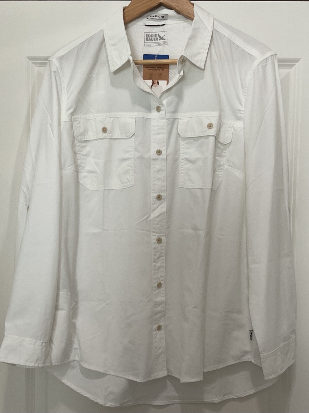 Eddie Bauer White Long-Sleeve Button-Down Shirt with Chest Pockets